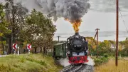 Baabe: „Rasender Roland“ stößt mit Auto an unbeschranktem Bahnübergang zusammen