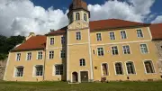 Burg Spantekow: Fassade am rechten Flügel restauriert