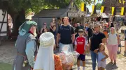 Burgfest Burg Stargard: 200.000. Gast geehrt – Jubel!