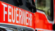 Erneuter Brand in Ludwigsluster Mehrfamilienhaus: Kinderwagen in Flammen