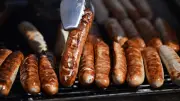 Familie Hirsch erweitert Automatenangebot: Grillfleisch und Snacks rund um die Uhr in Gadebusch