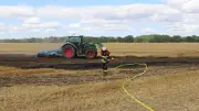 Feldbrand bei Volksdorf: Feuerwehr und Landwirt verhindern Schlimmeres