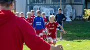 Ferien fürs Ehrenamt: 59 Nachwuchskicker beim Elbedribbler Camp