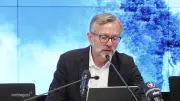 Finanzminister Geue greift in Wahlkampf ein: Kritik an Hass-Plakaten