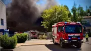 Großbrand in Bützow: Lagerhalle zerstört, eine Person verletzt