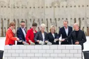 Grundstein für neues Volkstheater in Rostock gelegt