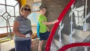 Jubiläumsgast: Diego ist der 40.000. Leuchtturm-Besucher in Warnemünde