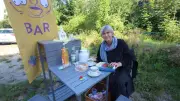Kirche tourt mit Klapptisch und Kaffee durch 29 Dörfer