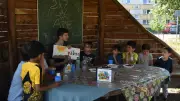 Lesestunde im Vielfalter-Garten: Raupe Nimmersatt begeistert Kinder