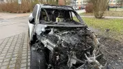 Luxusauto brennt in Rostock-Lütten Klein aus - Polizei sucht Zeugen
