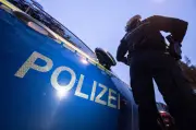 Mann richtet Waffe in Rostock auf Streifenwagen und flüchtet