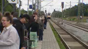 Mehr Züge und Dixi-Klos: Entlastung für Bahnhof Holthusen