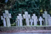 Messinggrabplatten auf Alten Friedhof in Schwerin gestohlen