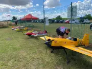Modellflugtag in Laage: Kuscheltiere fliegen mit