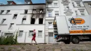 Nach Feuerdrama: Haus wird wieder aufgebaut, Mieter in Ungewissheit