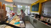 Neue Eisdiele in Ducherow: Vom Dachdecker zum Eismeister