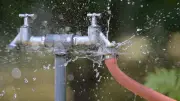 Neue Sperrungen: Trinkwasserarbeiten in Rostocks Händelstraße bis Dezember