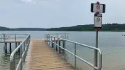 Niedrigwasser: Badesteg am Großen Fürstenseer See gesperrt