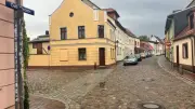 Polizei durchsucht Haus mit Spürhunden in Teterow