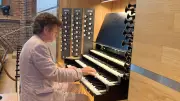Rockmusiker Bert Wenndorff spielt Rock auf der Weber-Orgel