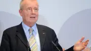 Ruprecht Polenz ruft in Burg Stargard zum Handeln für Demokratie auf