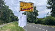 Staatsschutz ermittelt nach T-Shirt-Aktion an Ortsschildern