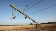 Traktor rammt Strommast: A11 bei Penkun elf Stunden gesperrt