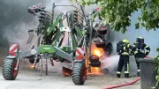 Traktorbrand in Jarmen: Flammen schossen plötzlich meterhoch aus dem Gespann