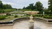 Trübes Wasser und defekte Brunnen im Schlossgarten Neustrelitz