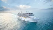 Vier Kreuzfahrtschiffe in Warnemünde: Fabergé-Ei an Bord der „Seven Seas Grandeur“