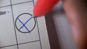 Wahlkampf in MV: Lächeln, schütteln, schenken – doch zählt das?
