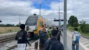 Zug rauscht durch: Hunderte Reisende in Holthusen gestrandet