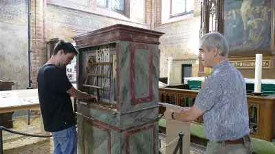 300 Jahre altes Positiv: Kleinste Orgeln nur zu zweit spielbar