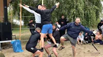 Biberolympiade 2026: Feine Sahne Fischfilet holt sich den Titel zurück