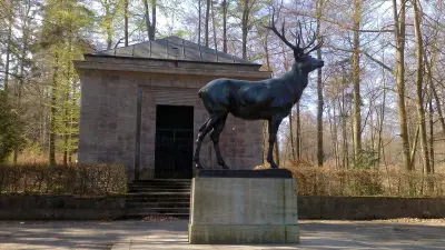 Bronzener Hirsch: Rückkehr nach Diebstahl und Zersägen