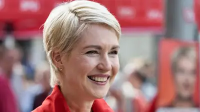 Manuela Schwesig: Vom Lichtblau zum kräftigen Rot