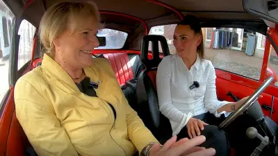 Ministerin Oldenburg im Trabi: „Wunderbaren Weg fahren wir“