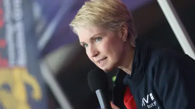 Schwesig präsentiert Wahlplakat „Die Frau gegen Blau“ nach AfD-Sieg