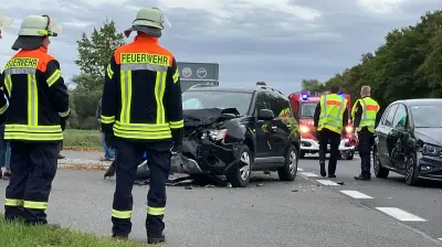 Unfall auf der B192: Zwei Autos kollidieren bei Schloen