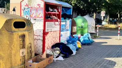 Windeln und Sperrmüll: Schwerin kämpft mit Müll an Altkleidercontainern