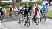 Fast 1000 Radfahrer beim Straat 1 Jedermann-Rennen in Schwerin