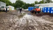 Jamel rockt den Förster: Regen verzögert Start, Zufahrt gesperrt