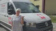 Neuer Transporter: Caritas-Laden in Neubrandenburg holt Kühlwaren aus Schwerin und Waren