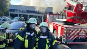 Werkstattbrand in Bützow: Feuerwehrmann schildert Einsatz und Flutlichtpokal