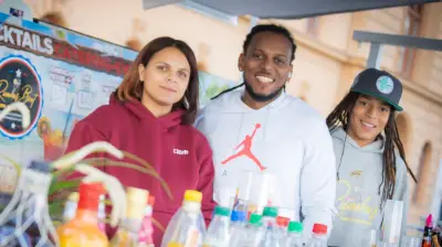 Karibisches Flair in Schwerin: Luis Thomas erfüllt sich mit Cocktailboot einen Traum