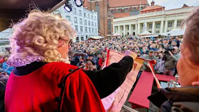 Martensmarkt in Schwerin: Mittelalter, Musik und der Martensmann