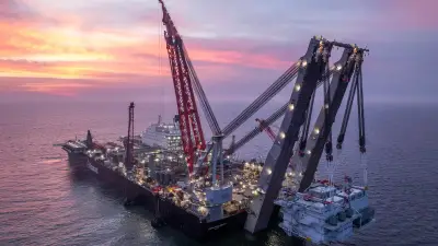 Mega-Schiff installiert Offshore-Plattformen für Windpark Gennaker