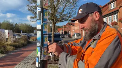 Stickerflut in Nordwestmecklenburg: Sisyphusarbeit für Bauhöfe