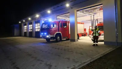 Sturmnacht in Loitz: Telefonmast droht auf B194 zu kippen
