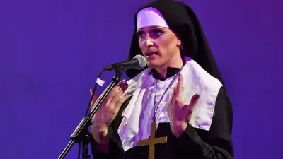 Vom Dorf auf den Kiez: Carlower als Dragqueen Kate Bross